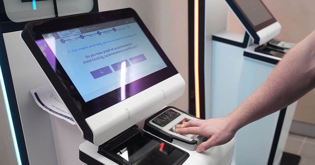 Ukrainians undergo biometrics at the border