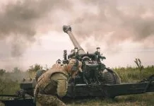 Українські військові на позиціях під час бойових дій