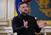 Зеленський виступає на пресконференції