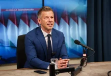 Прем’єр Угорщини Петер Мадяр на пресконференції