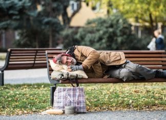 Чиновники декларують відсутність житла