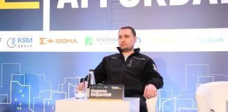 Кирило Буданов виступає на пресконференції