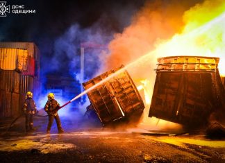 Пожежа після обстрілу в Одещині