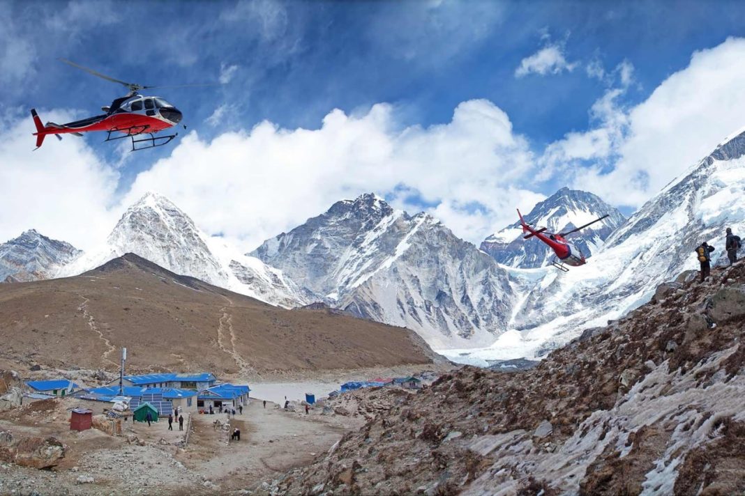 Guides on Everest, fake evacuations