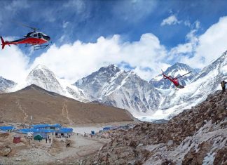 Guides on Everest, fake evacuations