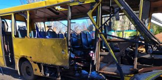 Росія вдарила дроном по маршрутці у Нікополі Дронова атака по маршрутці у Нікополі