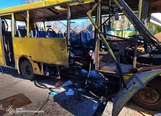 Дронова атака по маршрутці у Нікополі