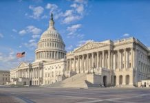 Демократи закликають усунути Трампа