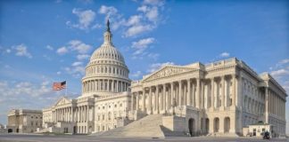 Демократи закликають усунути Трампа