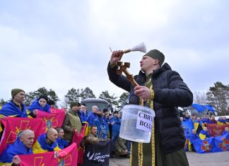 Звільнені українці після обміну полоненими