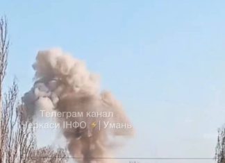 У Черкасах і Сумах пролунали вибухи У Черкасах і Сумах пролунали вибухи — повідомляють місцеві канали.