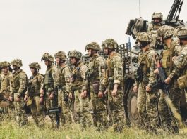 штурмові війська з дронами на полі бою