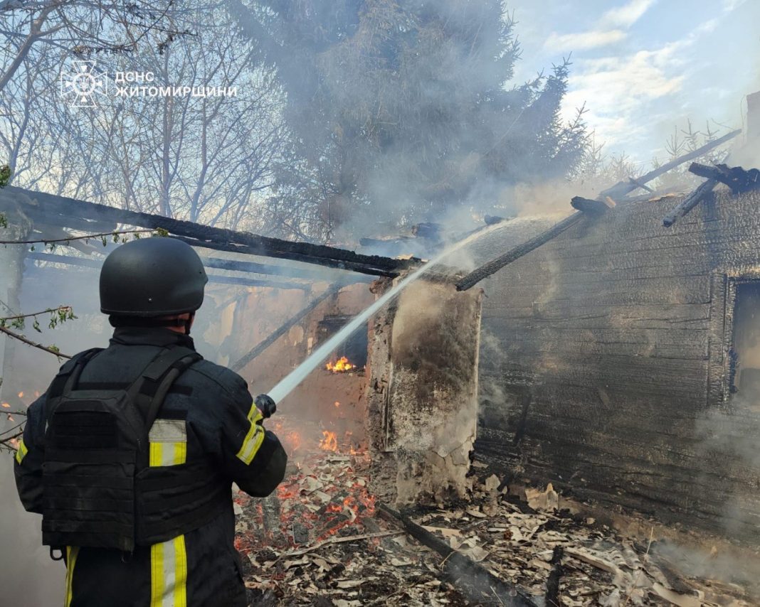 Пожежа після обстрілу на Житомирщині
