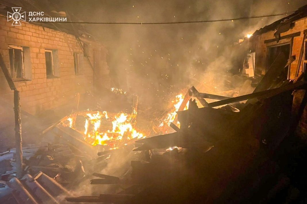 Пожежа після обстрілу дронами в Харківській області