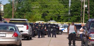 Поліція на місці стрілянини у Шрівпорті