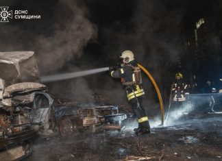 Пошкоджений будинок після атаки у Сумах