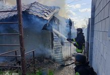 Рятувальники гасять пожежу після атаки дрона