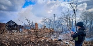 Наслідки обстрілу Сум багатоповерхівки