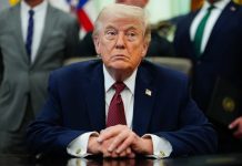 Трамп виступає на пресконференції