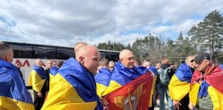 Звільнені українські військові після обміну