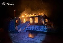 Пожежа після російського обстрілу на Сумщині