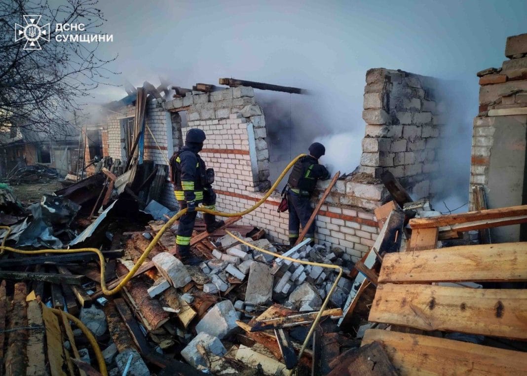 Обстріл Ямполя на Сумщині, рятувальники та песики