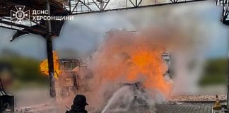 Пожежа після атаки дрона на АЗС у Херсоні