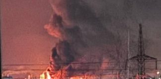 Пожежа після вибуху нафтозаводу