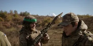До 250 тисяч на фронті: військовим готують підвищення зарплат Військові на передовій