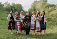 Що приховують українські вишиванки: таємниці орнаментів Українські жінки в традиційних вишиванках