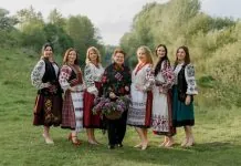 Що приховують українські вишиванки: таємниці орнаментів Українські жінки в традиційних вишиванках