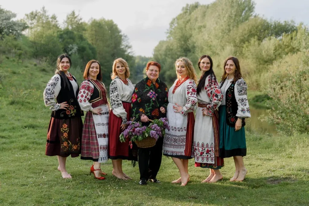 100051488_3366101680100603_806709907477757952_o Українські жінки в традиційних вишиванках