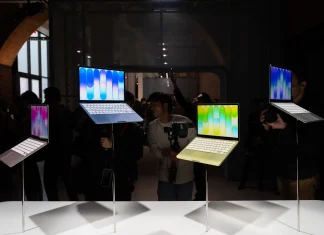 Apple reports sales growth