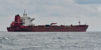 Ukrainian Armed Forces sink Russian tankers in the port