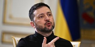 Володимир Зеленський під час зустрічі з керівниками ОВА