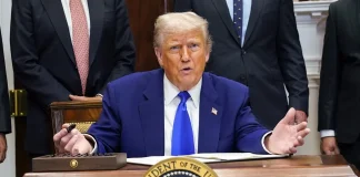 Трамп відклав підписання указу щодо штучного інтелекту Президент Трамп під час зустрічі з журналістами в Білому домі