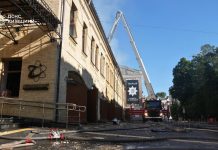 Пошкоджений фасад Національного музею «Чорнобиль» у Києві після атаки