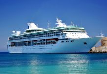 Круїзний лайнер MV Hondius у порту