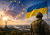 Українці готові підтримати захист Польщі та Балтії Український військовий на тлі прапора України та мапи Європи.