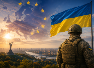 Українці готові підтримати захист Польщі та Балтії Український військовий на тлі прапора України та мапи Європи.