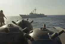 Військовий корабель в Ормузькій протоці