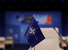 Прапор НАТО на місці проведення саміту Альянсу