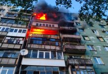 Херсонщину та Донеччину накрили нові атаки РФ Рятувальники ліквідують пожежі після обстрілів