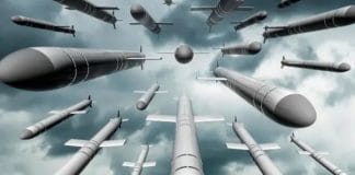 Росія збільшує ракетні запаси