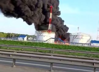 Пожежа після масованої атаки дронів по стратегічних об’єктах Росії поблизу Москви