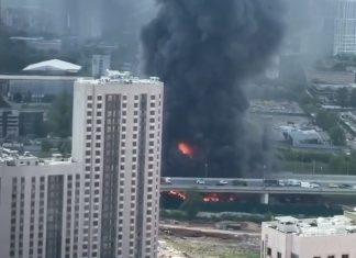 Пожежа на складі у москві, дим