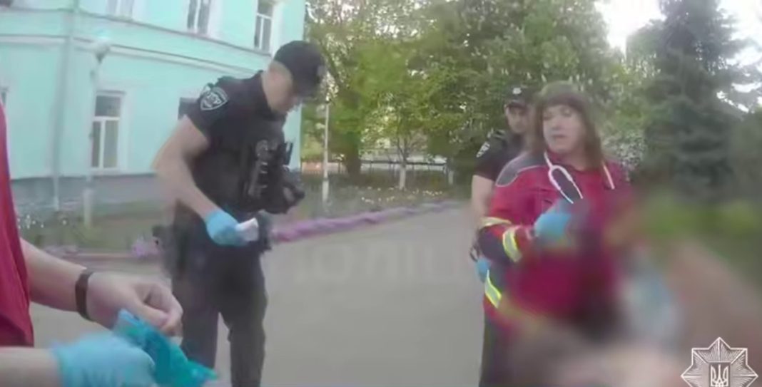 Screenshot_1 Поліція затримує нападника з ножем у Житомирі