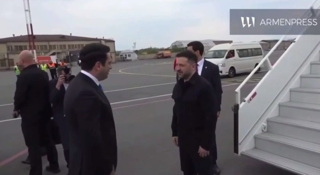 Зеленський у Єревані для переговорів
