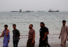 Tankers leave the Strait of Hormuz again after months of blockade LNG tankers in the Strait of Hormuz