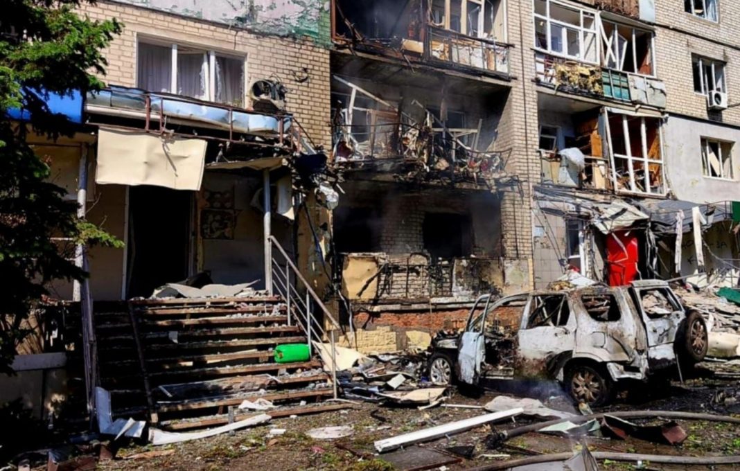 A multi-storey building in Pavlohrad damaged after shelling